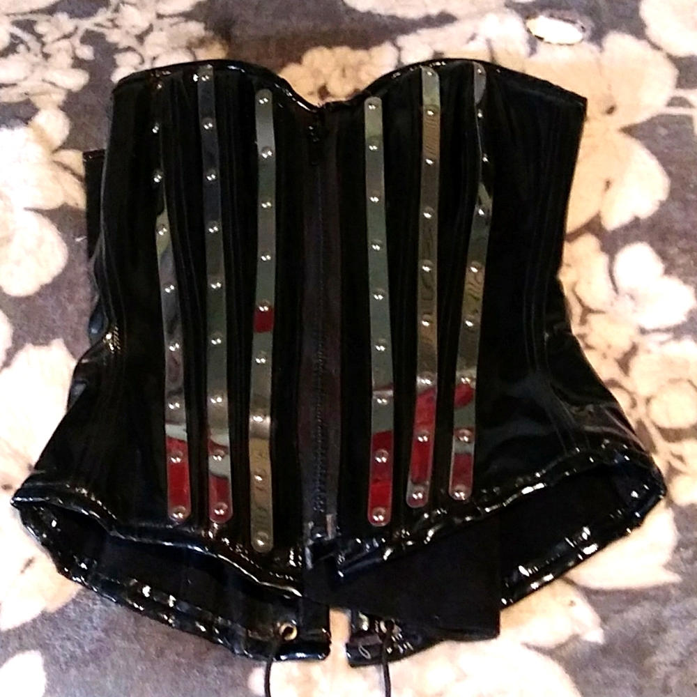 Vinyl corset with stainless steal ribbing